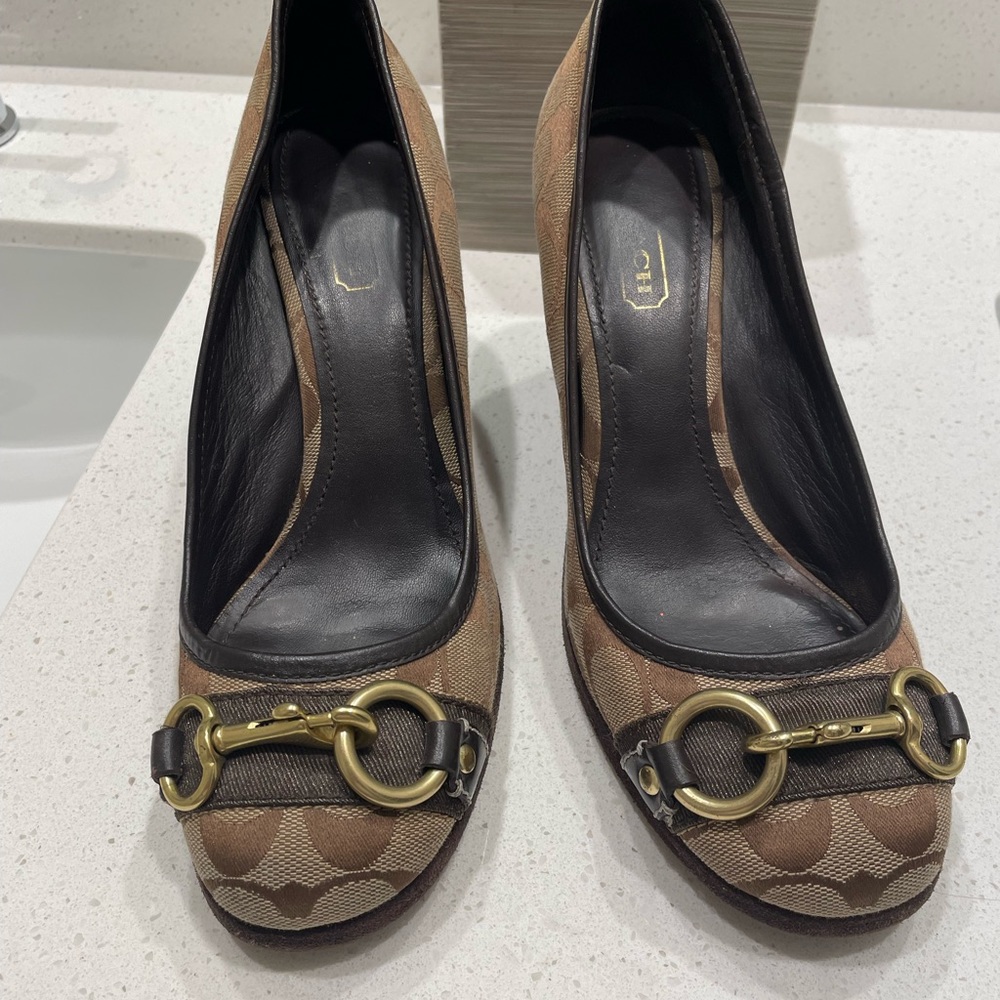 Signature Coach Brown size 9